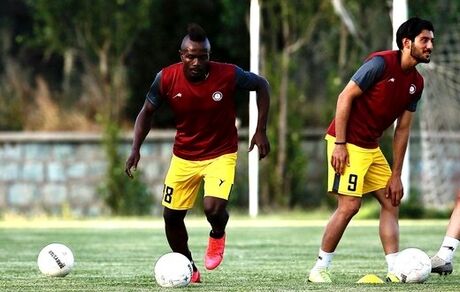 تمدید قرارداد مهاجم سابق استقلال و پرسپولیس با گل‌گهر