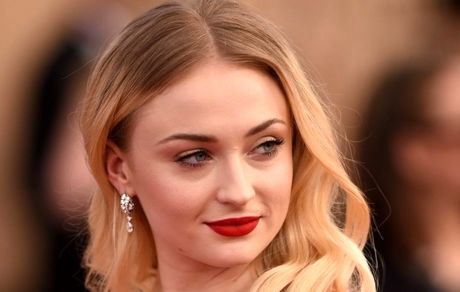 بازیگر سریال «تاج و تخت» صداپیشه شد