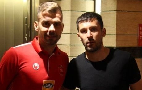 دیدار اسکوچیچ با ستاره‌های پرسپولیس و استقلال در رستوران/ عکس