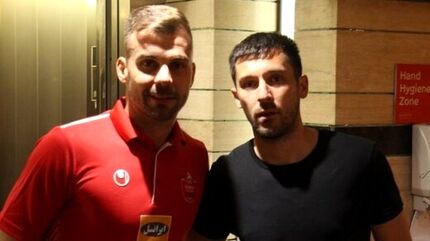 دیدار اسکوچیچ با ستاره‌های پرسپولیس و استقلال در رستوران/ عکس