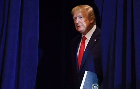 
داعش مُدرن با موهای بور و کت‌و‌شلوار
