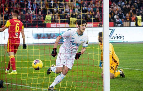 هیچکس از آرسنال با من درباره سردار آزمون تماس نگرفت!