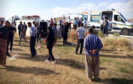 دستگاه مینی بوس حامل دانش آموزان دختر در نزدیکی محمدیار واژگون شد