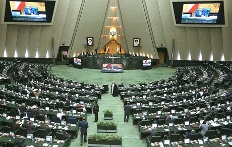 عوارض گمرکی و سود بازرگانی واردات لوازم آرایشی در سال آینده ۱۵ درصد افزایش یافت