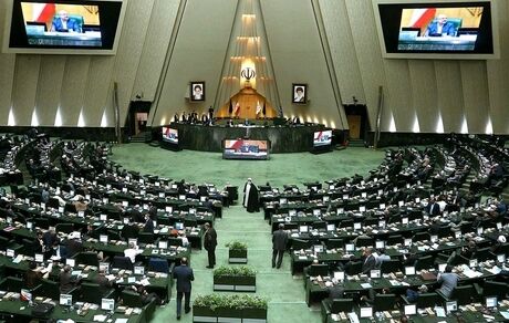 عوارض گمرکی و سود بازرگانی واردات لوازم آرایشی در سال آینده ۱۵ درصد افزایش یافت