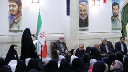 رئیس جمهور در اولین روز ماه رمضان در کنار ایتام افطار کرد