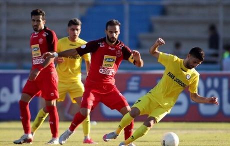 پرسپولیس موقتا صدرنشین شد