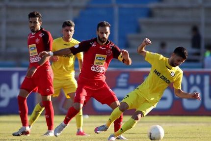 پرسپولیس موقتا صدرنشین شد