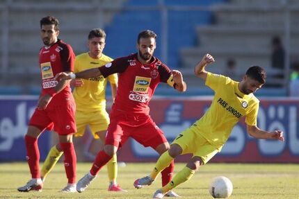 پرسپولیس موقتا صدرنشین شد