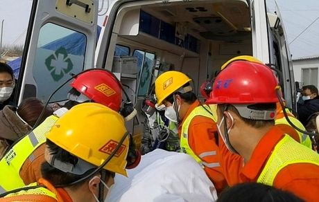نجات ۷ نفر از معدنچیان گرفتار در معدن طلای «هوشان» چین