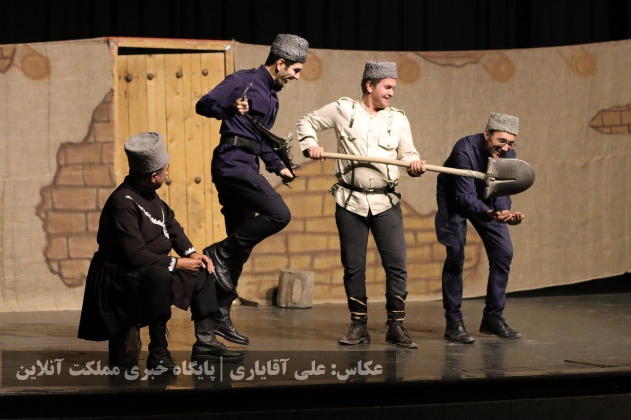 نمایش طنز ترکی «قره پاپاق لوطوسو»