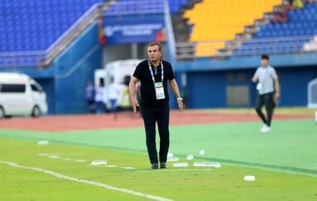 فرار به جلو، با سبک حمید استیلی