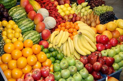 ۵۰۰۰ کیلو انواع میوه شب یلدا در استان خراسان شمالی توزیع شد