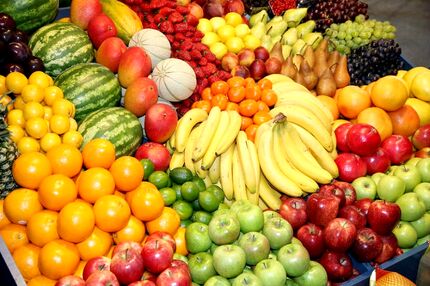 ۵۰۰۰ کیلو انواع میوه شب یلدا در استان خراسان شمالی توزیع شد