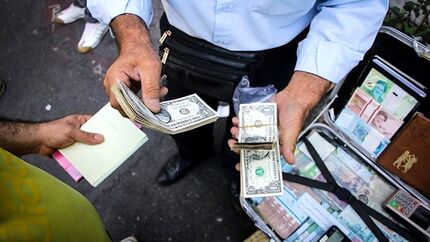 جزئیات شناسایی ۱۰۰۰ دلال ارز اعلام شد/ارز ۴۲۰۰ دارو و گندم حذف نمی‌شود
