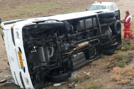 مصدومیت ۱۳ نفر در تصادف مینی بوس دانش آموزان در استان همدان