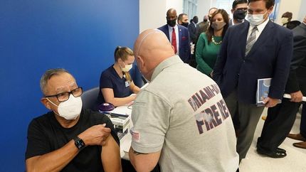 واکسیناسیون همگانی کرونا در آمریکا از روز دوشنبه