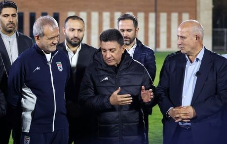 رئیس جمهور در تمرین تیم ملی حضور یافت و پا به توپ شد