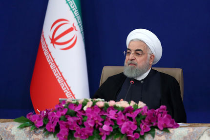 روحانی: در حال عبور از پیک کرونا هستیم