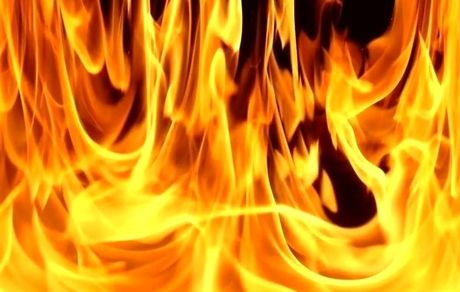 مهار آتش سوزی بیمارستان امام رضا مشهد / بیمارستان مانع ورود نردبان آتش‌نشانی شد!
