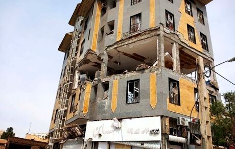 ۱۴ مصدوم در انفجار یک واحد مسکونی چهار طبقه در گرمسار
