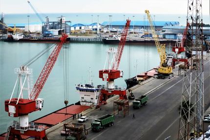 پهلوگیری سومین کشتی حامل بیش از ۴۶۰۰ تن گندم وارداتی در بندر امیرآباد