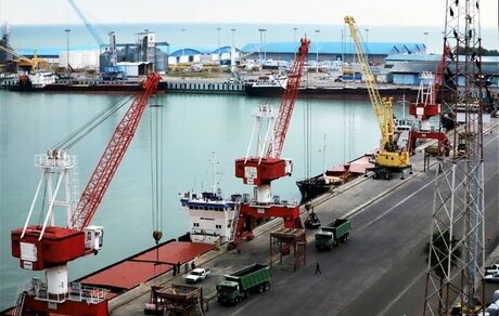 پهلوگیری سومین کشتی حامل بیش از ۴۶۰۰ تن گندم وارداتی در بندر امیرآباد
