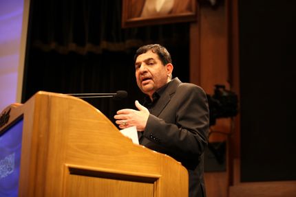 بازدید شبانه معاون اول رئیس جمهور از خوابگاه دانشگاه صنعتی شریف