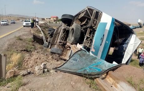 واژگونی اتوبوس در جاده مشهد، ۱۹ مصدوم بر جای گذاشت