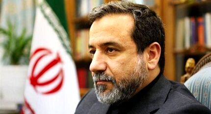 
عراقچی با کنایه به عکس هوک و گروسی: بهتر است هم فاصله اجتماعی را رعایت کنید و هم فاصله سیاسی
