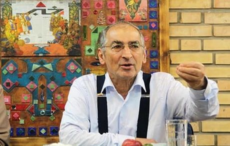 زیباکلام: تکنوکرات‌های اصولگرا از عقلایی مانند ناطق نوری، لاریجانی و باهنر حمایت می‌کنند