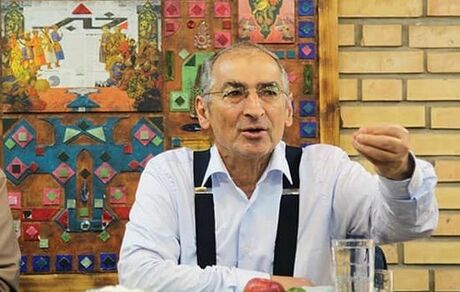زیباکلام: تکنوکرات‌های اصولگرا از عقلایی مانند ناطق نوری، لاریجانی و باهنر حمایت می‌کنند