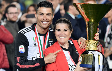 عکس| هدیه لوکس و گران‌قیمت رونالدو برای روز مادر
