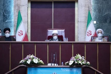 نمایندگان مجلس به فکر خودشان و جریانات سیاسی و دوستانشان نباشند