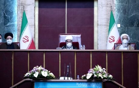 نمایندگان مجلس به فکر خودشان و جریانات سیاسی و دوستانشان نباشند
