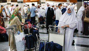 بازگشت اولین کاروان زائرین ایرانی حج عمره به کشور