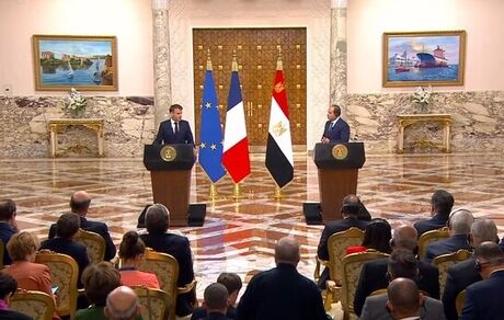 تاکید رئیس‌جمهور فرانسه بر حل دیپلماتیک موضوع هسته‌ای ایران 