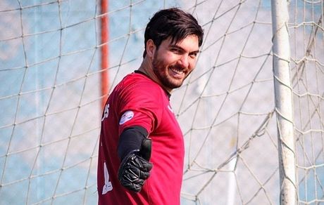 دروازهبان سابق پرسپولیس از تیم قلعه نوعی شکایت کرد