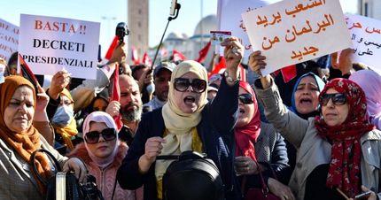 تونسی‌ها علیه کودتا تظاهرات کردند