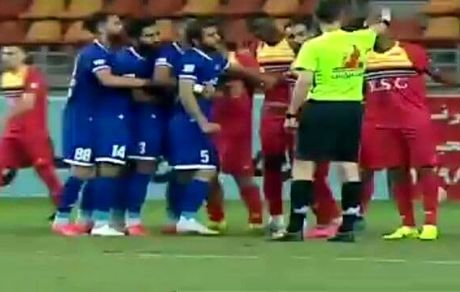 ویدیو| سوتی عجیب گزارشگر بازی فولاد و استقلال
