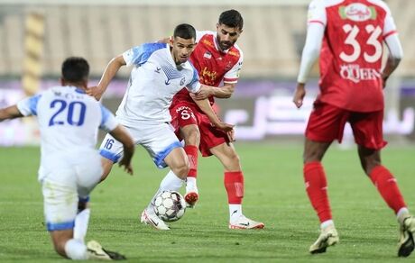 پرسپولیس کماکان در تعقیب استقلال ماند