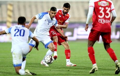 پرسپولیس کماکان در تعقیب استقلال ماند