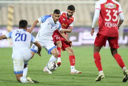 پرسپولیس کماکان در تعقیب استقلال ماند