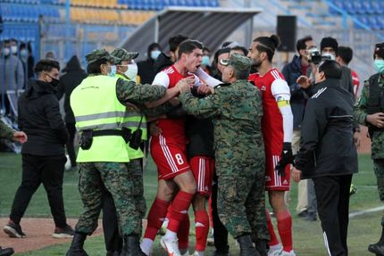 دو بازیکن گل‌گهر و تراکتور محروم شدند