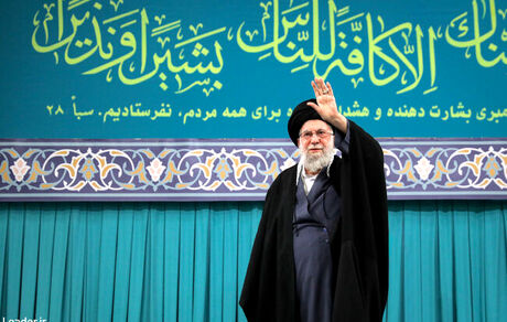 ملت ایران با وحدت کمر فتنه را شکست همه باهم برای ایران عزیز
