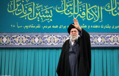 ملت ایران با وحدت کمر فتنه را شکست همه باهم برای ایران عزیز
