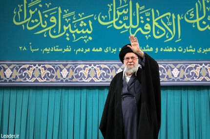ملت ایران با وحدت کمر فتنه را شکست همه باهم برای ایران عزیز
