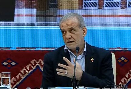 رئیس جمهور: ما را تهدید می‌کنند / بچه‌ها سرمایه‌های آینده هستند