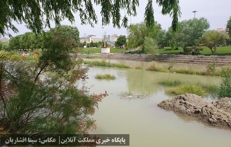 رودخانه‌ای به حال خود رهاشده در میان ارومیه