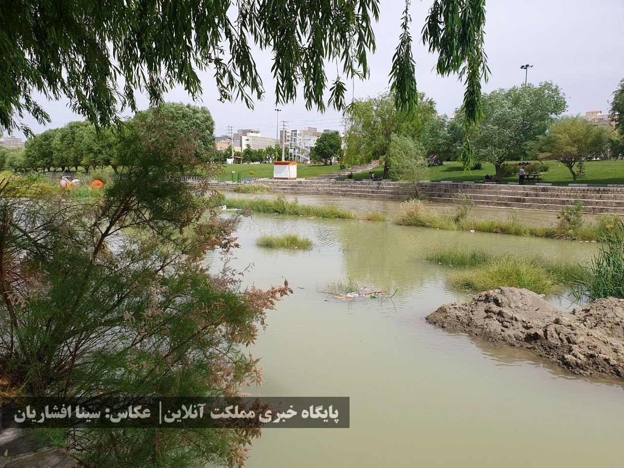 رودخانه‌ای به حال خود رهاشده در میان ارومیه